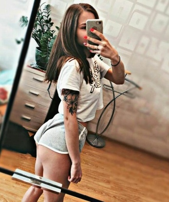 🌹 Со мной ты получишь нежность и индивидуальный подход, который заставит тебя чувствовать себя особенным. 💋 Наслаждайся моими услугами и ты ощутишь настоящий экстаз. Мои фото подтверждают мою естественную красоту и привлекательность.✨ Обладая безупречной репутацией, у меня насчитывается множество положительных отзывов. 💫 Живу в Москве и готова провести незабываемое время с тобой. 🌃 Жду твоего звонка, чтобы сделать каждую нашу встречу особенной и запоминающейся. 📞 Аничка